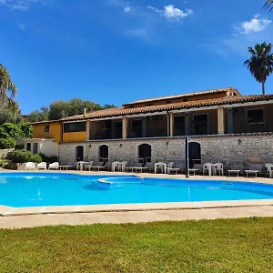 https://agriturismo-le-chiuse.sicilyhotelsitaly.net
